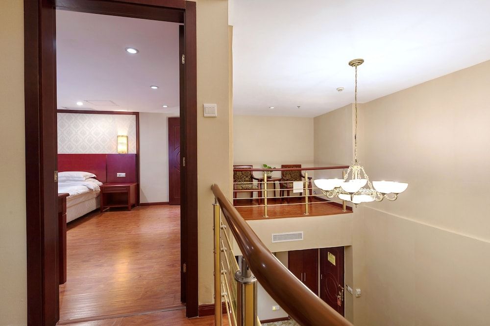 Weiluola Suite