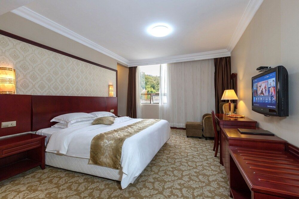 Weiluola Suite