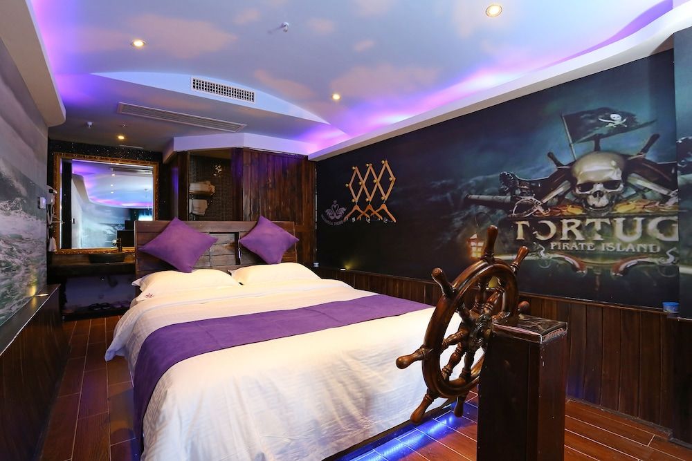 Theme Couple Room