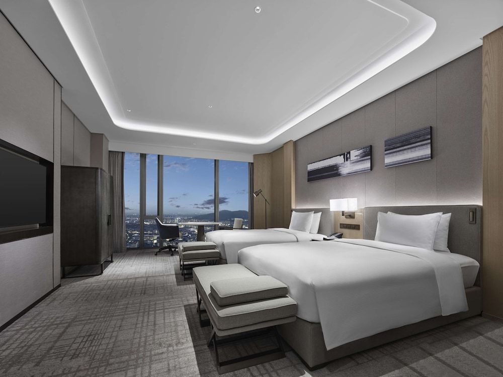 TWIN EXECUTIVE ROOM