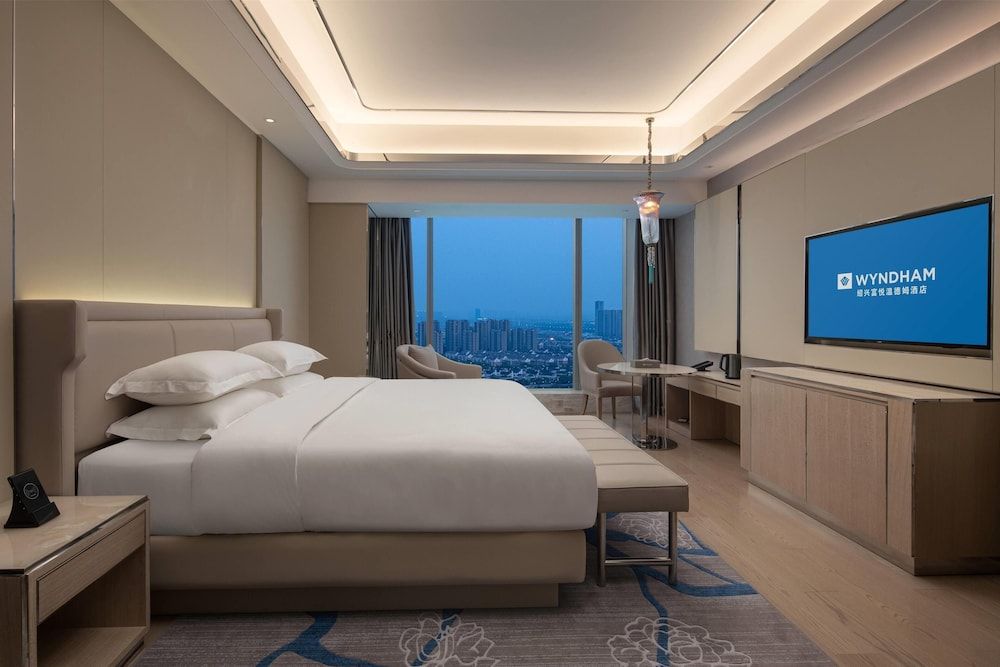 Exclusive Room, 1 King Bed, City View