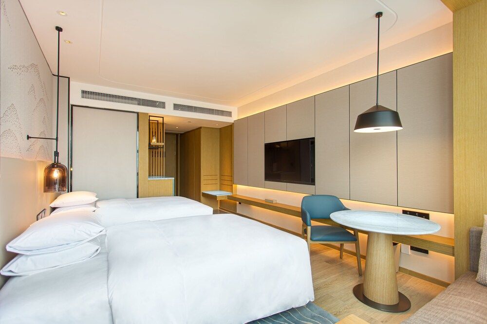 Deluxe Room, 2 Double Beds, City View