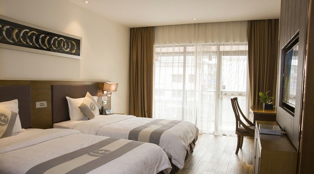 Luxury Double or Twin Room, Multiple Beds, Smoking, City View
