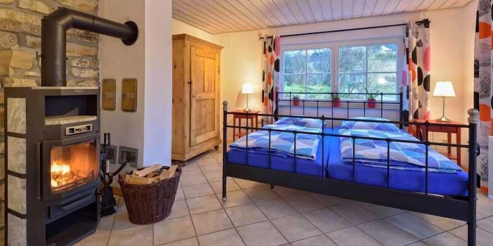 House (incl. cleaning fee & laundry package)