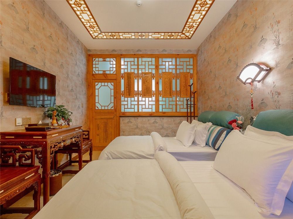 Twin Room (Extreme Sassy)