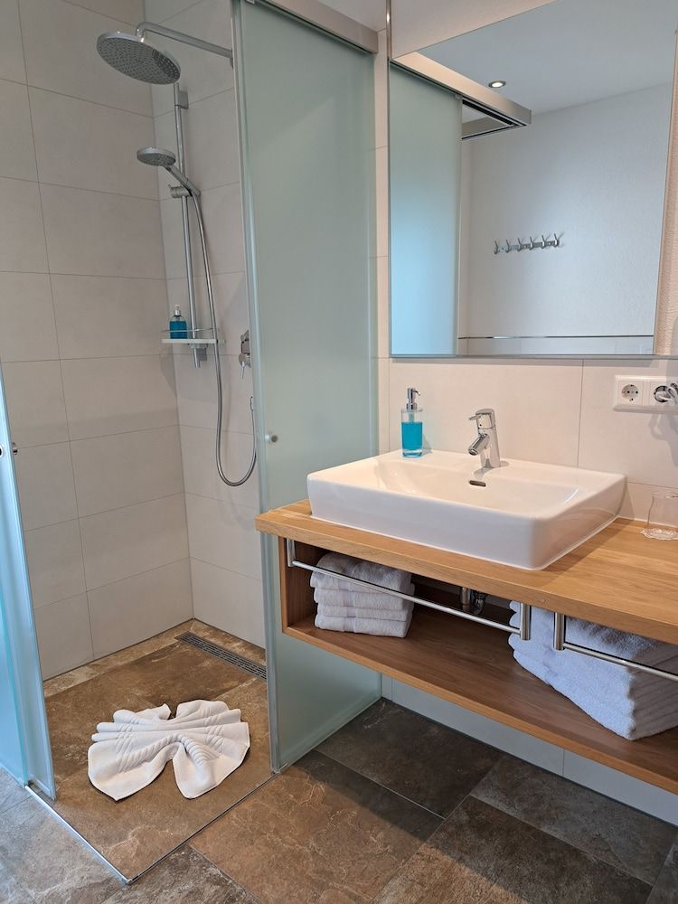 Pension Yvonne - SUPERIOR SUPERIOR JUN.-SUITE - sep. Schlaf-Zimmer 8