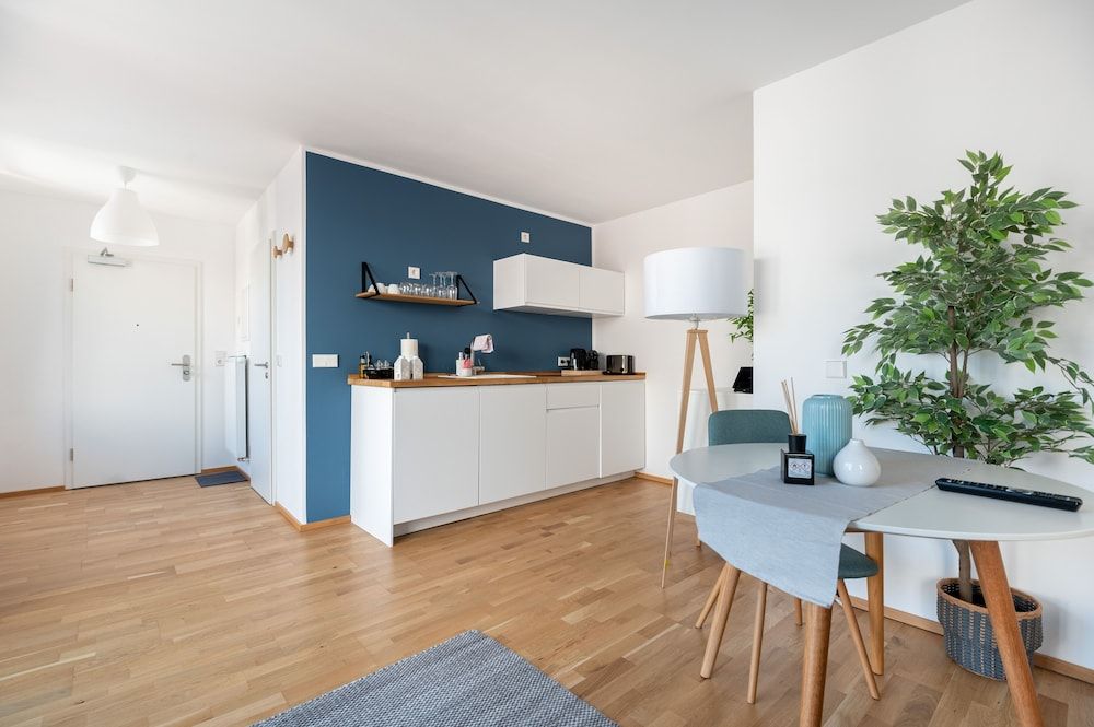 Limehome Leipzig Jahnallee Suite M with balcony 9