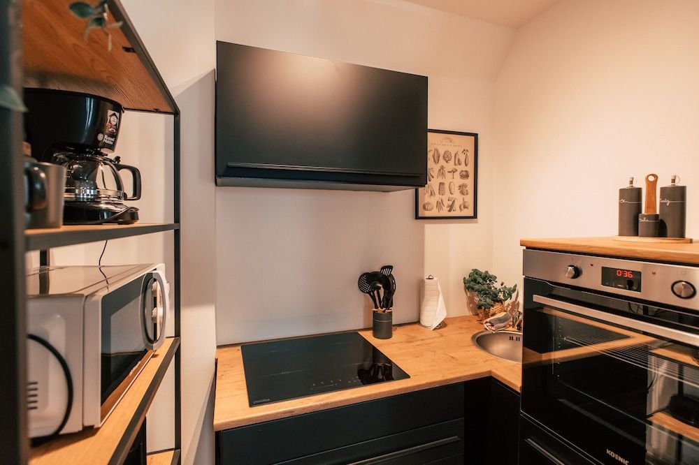 Luga Homes - Zoo *Calm* 2-Room Apartment with Eat-in Kitchen 9