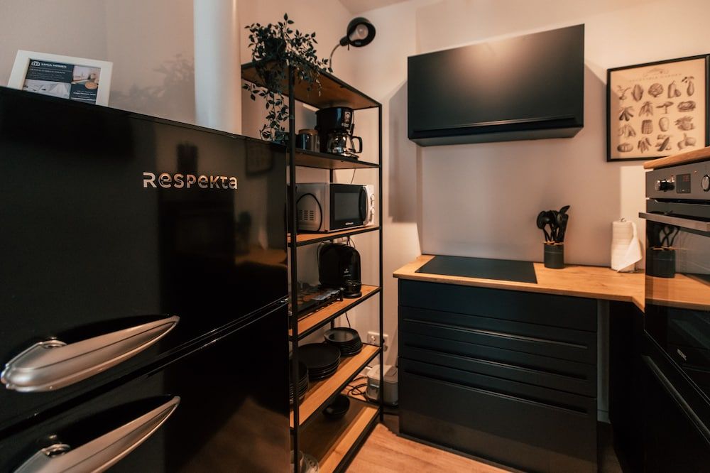 Luga Homes - Zoo *Calm* 2-Room Apartment with Eat-in Kitchen 8