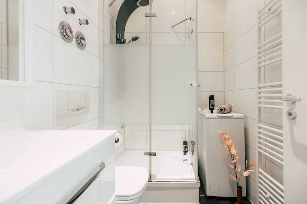 Luga Homes - Gewandhaus *Industrial* Studio with Kitchen and Balcony 10