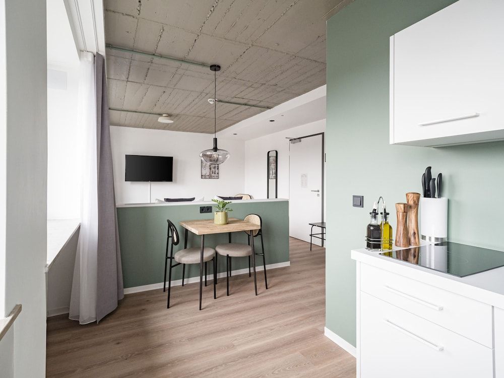 limehome Saarbrücken Berliner Promenade Suite with river view 8