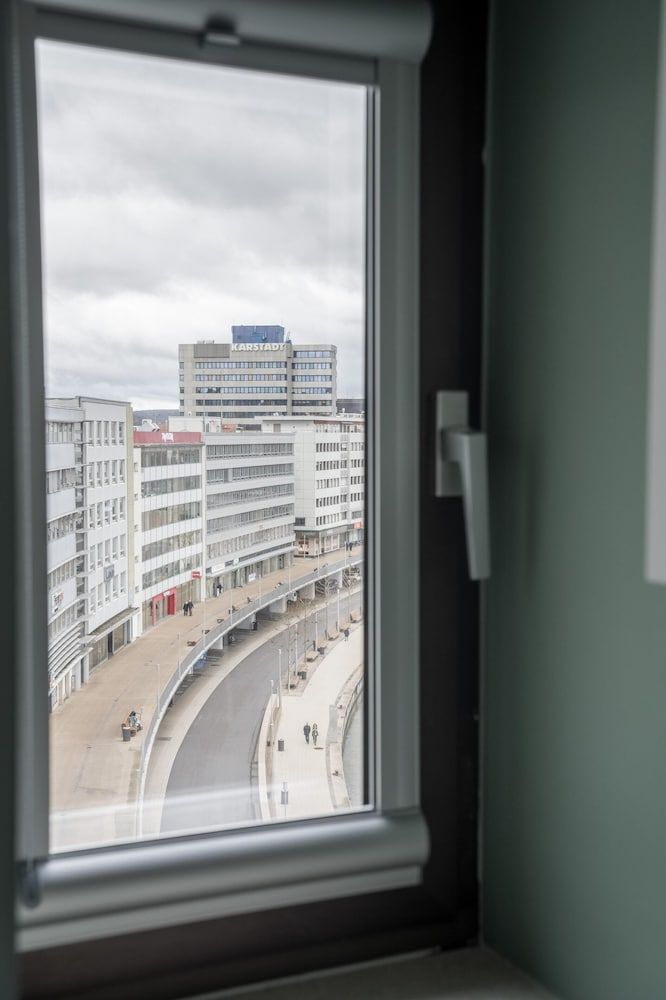 limehome Saarbrücken Berliner Promenade Comfort Suite with sofa bed 8