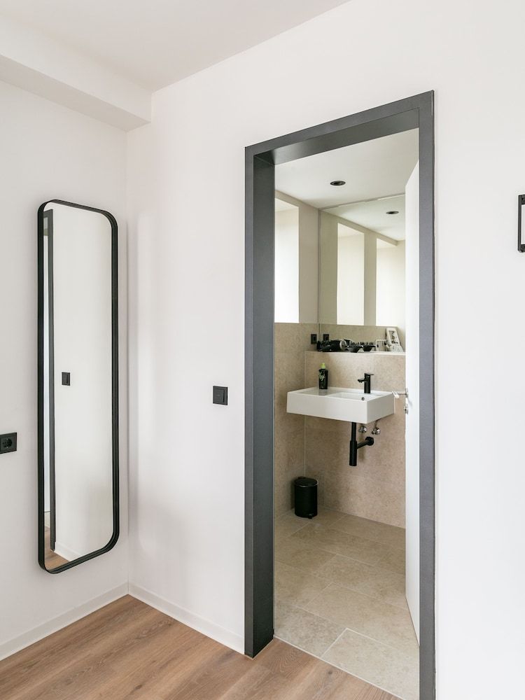 limehome Saarbrücken Berliner Promenade Suite with river view 7