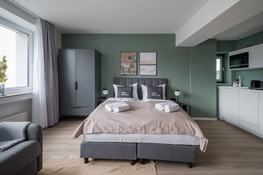 limehome Saarbrücken Berliner Promenade Comfort Suite with sofa bed