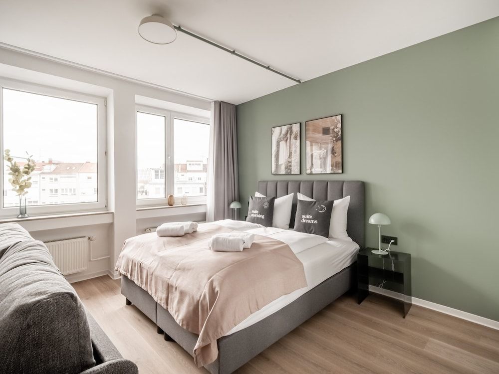 limehome Saarbrücken Berliner Promenade Comfort Suite with sofa bed 4