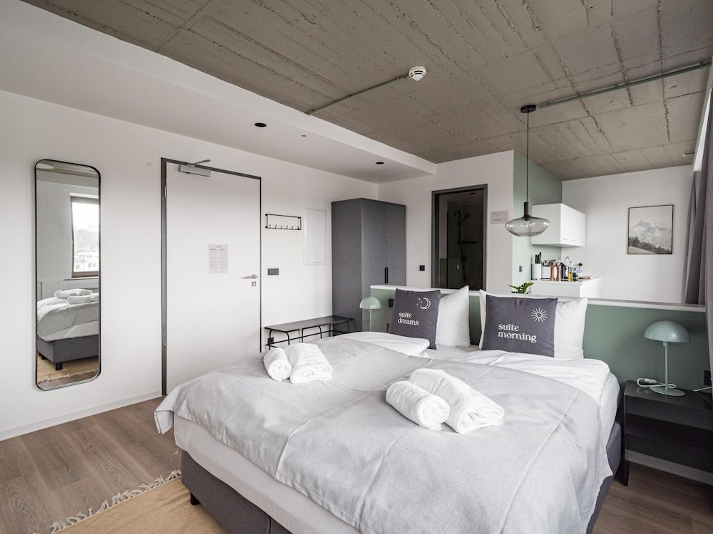 limehome Saarbrücken Berliner Promenade Suite with river view