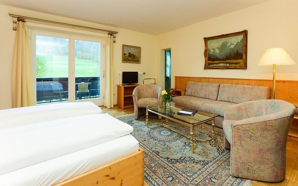 Family Room (A)