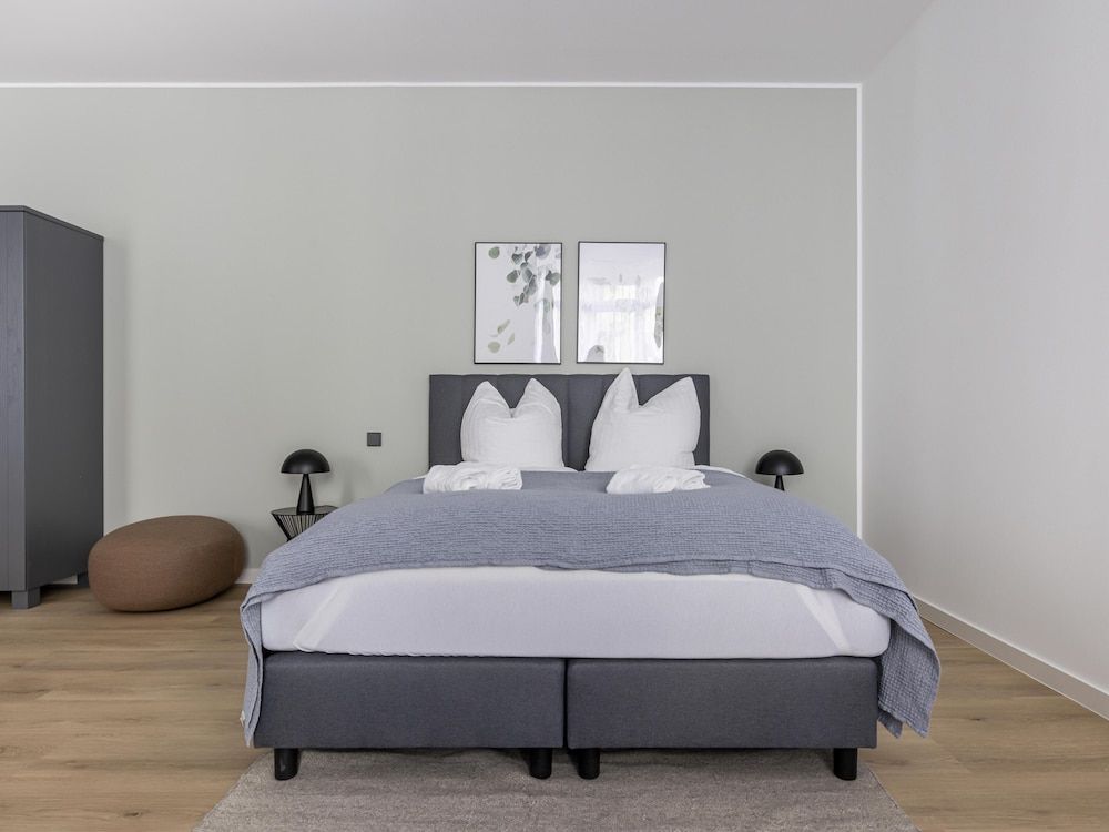 limehome Rosenheim Gillitzerstraße Suite XL with sofa bed 2