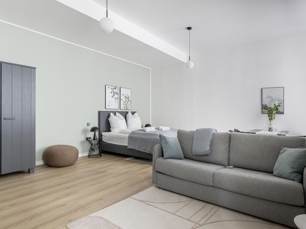 limehome Rosenheim Gillitzerstraße Suite XL with sofa bed 8