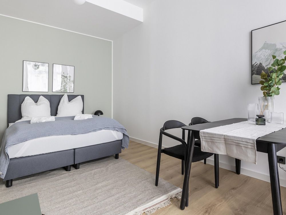 limehome Rosenheim Gillitzerstraße Suite XL with sofa bed 4