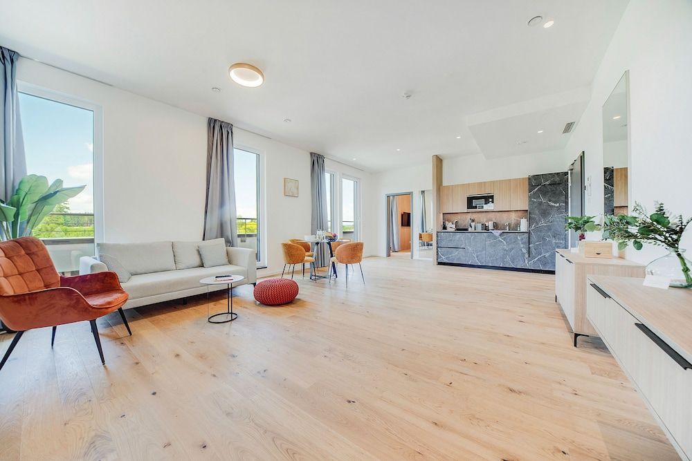 BRIGHT - Rosenheim Aicherpark Penthouse Suite with balcony and terrace. 20