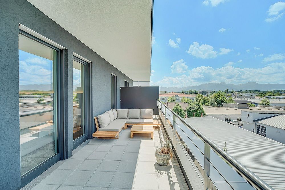 BRIGHT - Rosenheim Aicherpark Penthouse Suite with balcony and terrace. 6