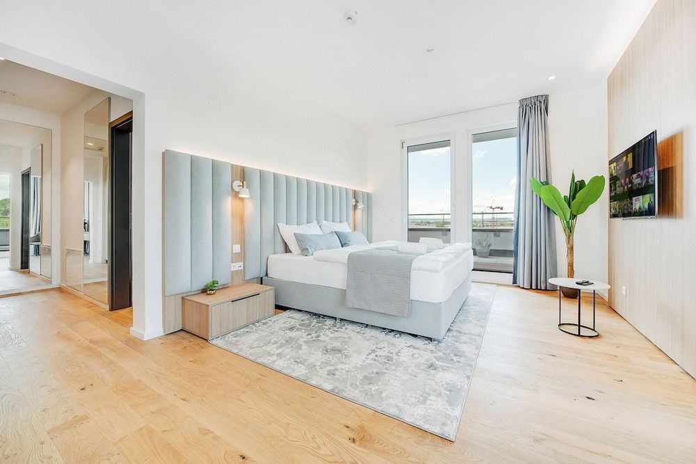 BRIGHT - Rosenheim Aicherpark Penthouse Suite with balcony and terrace. 13
