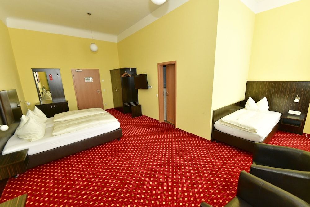 Pension Katharinenschule Triple Room 3