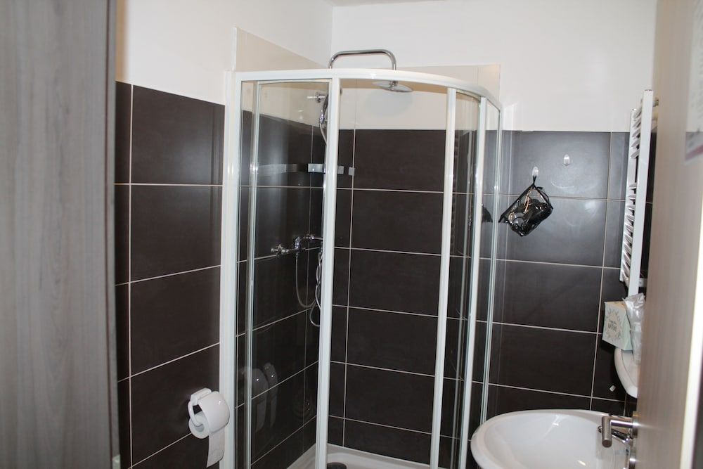 Pension Michelangelo Double Room (Rosa) 3