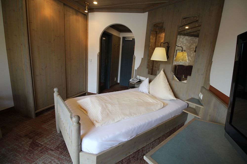 Hotel Promenade Deluxe Single Room, Balcony