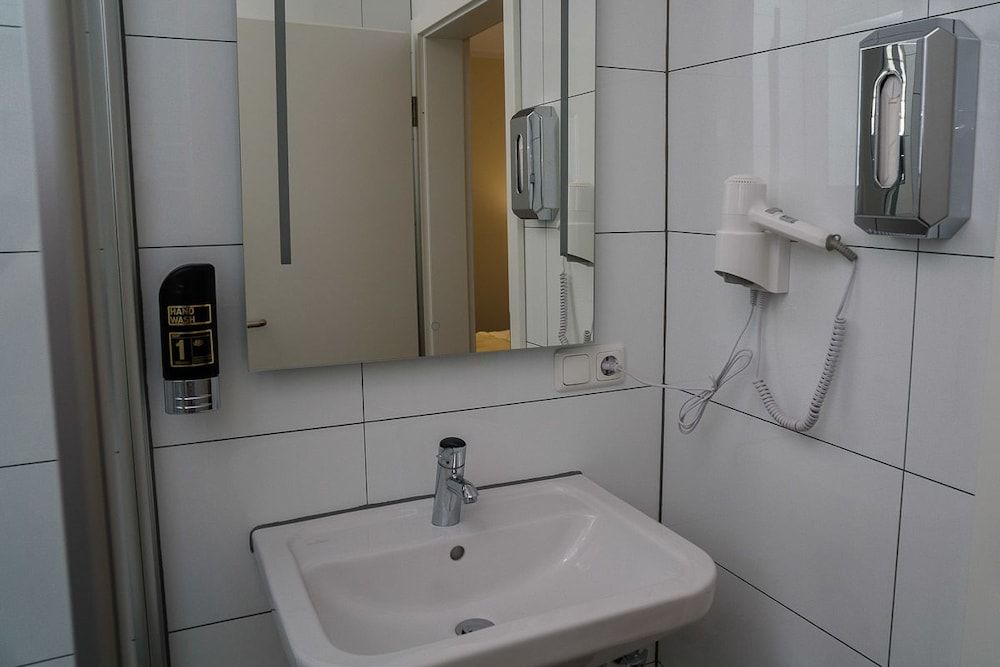 Hotel DEA Comfort Single Room 4