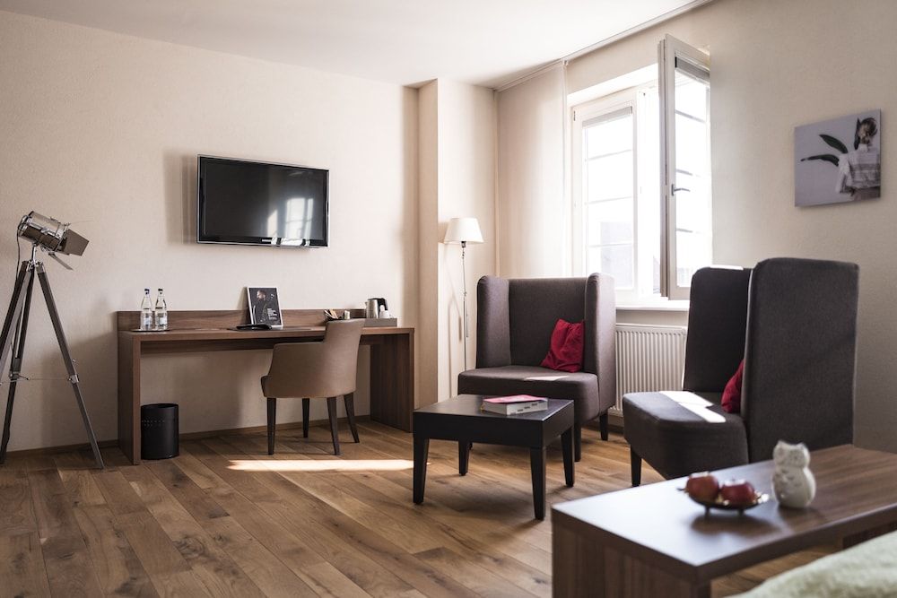 Kunst-Hotel Drei König am Marktplatz Stadt Lörrach Superior Double Room, City View 9