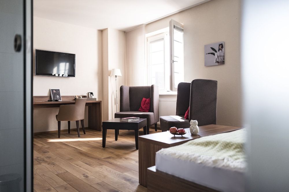 Kunst-Hotel Drei König am Marktplatz Stadt Lörrach Superior Double Room, City View 4