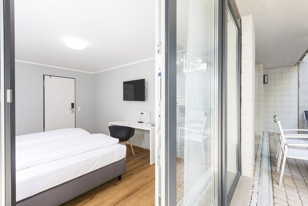 mk monteurzimmer eschborn Basic Double Room, Shared Bathroom 2