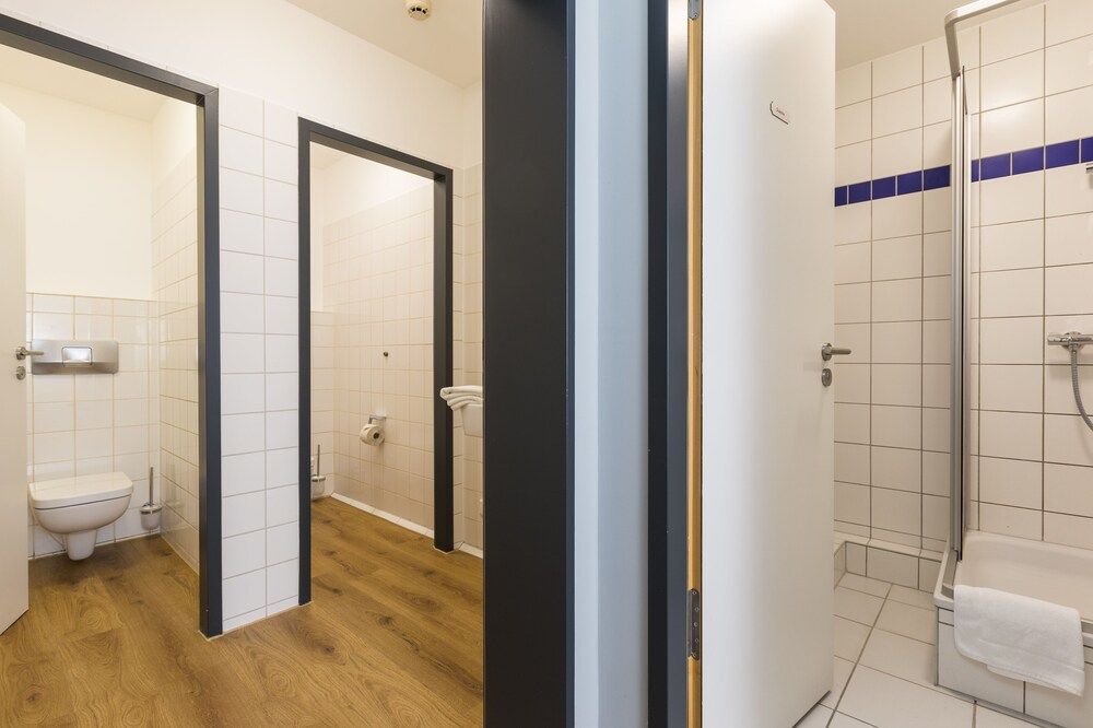 mk monteurzimmer eschborn Basic Double Room, Shared Bathroom 4