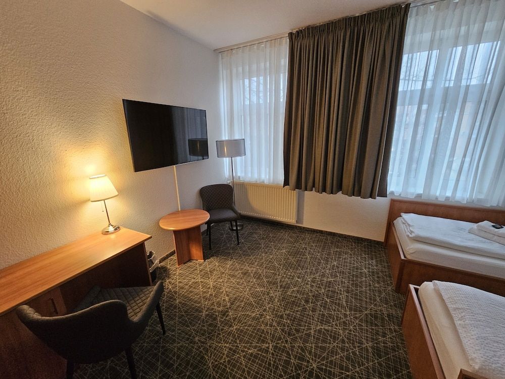 Parkhotel Senftenberg Twin Room, Private Bathroom 4