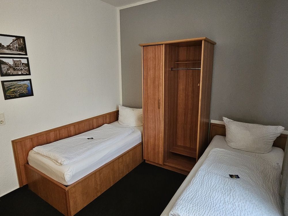 Parkhotel Senftenberg Twin Room, Private Bathroom 2