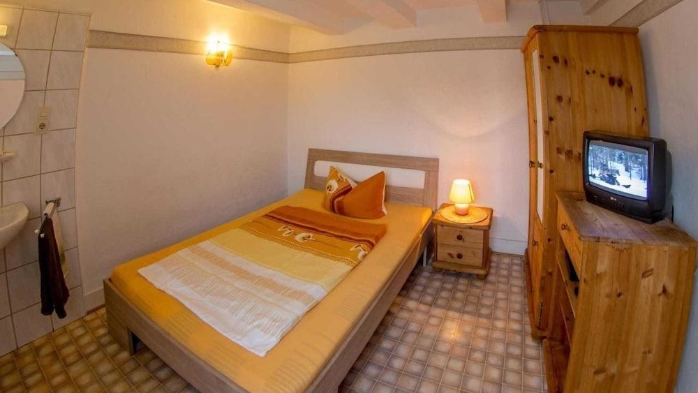 Budget Single Room, Shared Bathroom