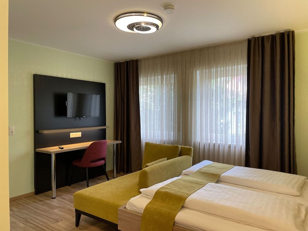 Hotel zur Flüh, Self Check-in Classic Double Room, 1 Bedroom 4