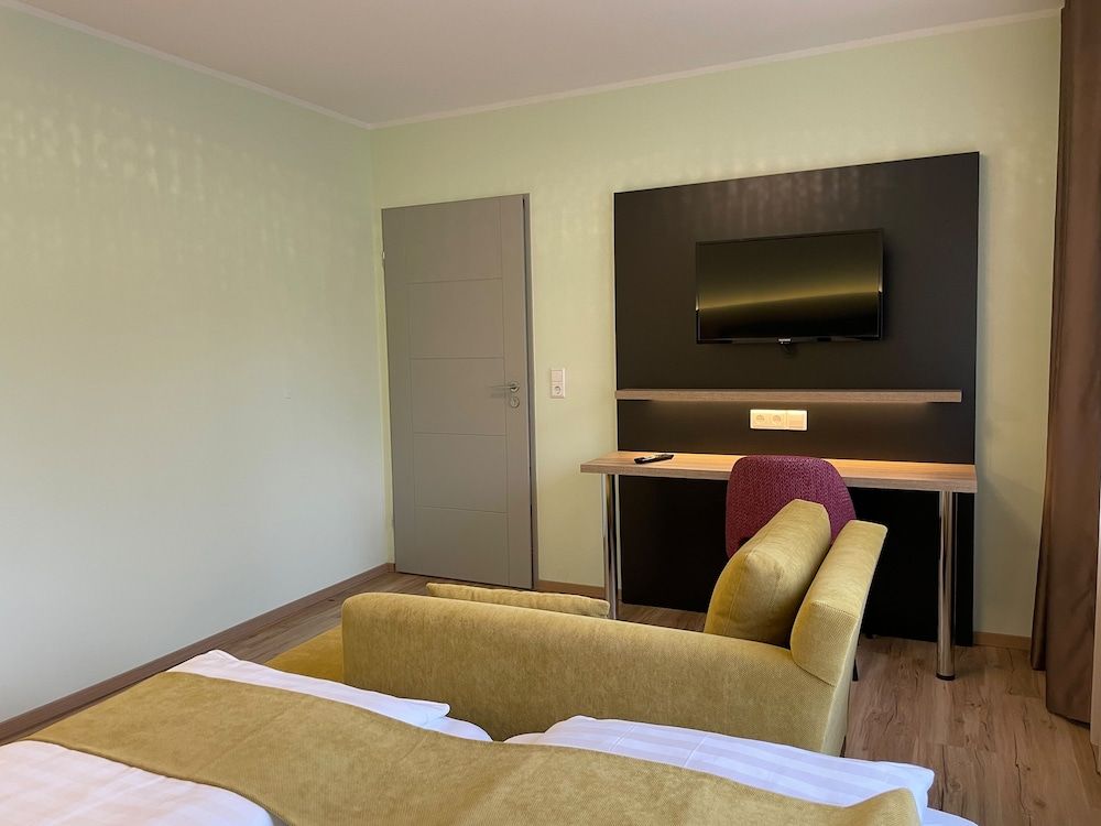 Hotel zur Flüh, Self Check-in Classic Double Room, 1 Bedroom 2