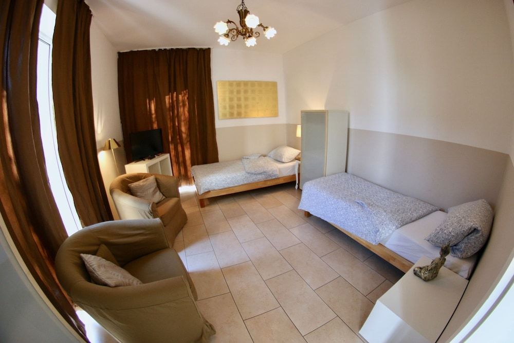 Spacious Flat & Terrace - 2 Rooms - Bath & Kitchen