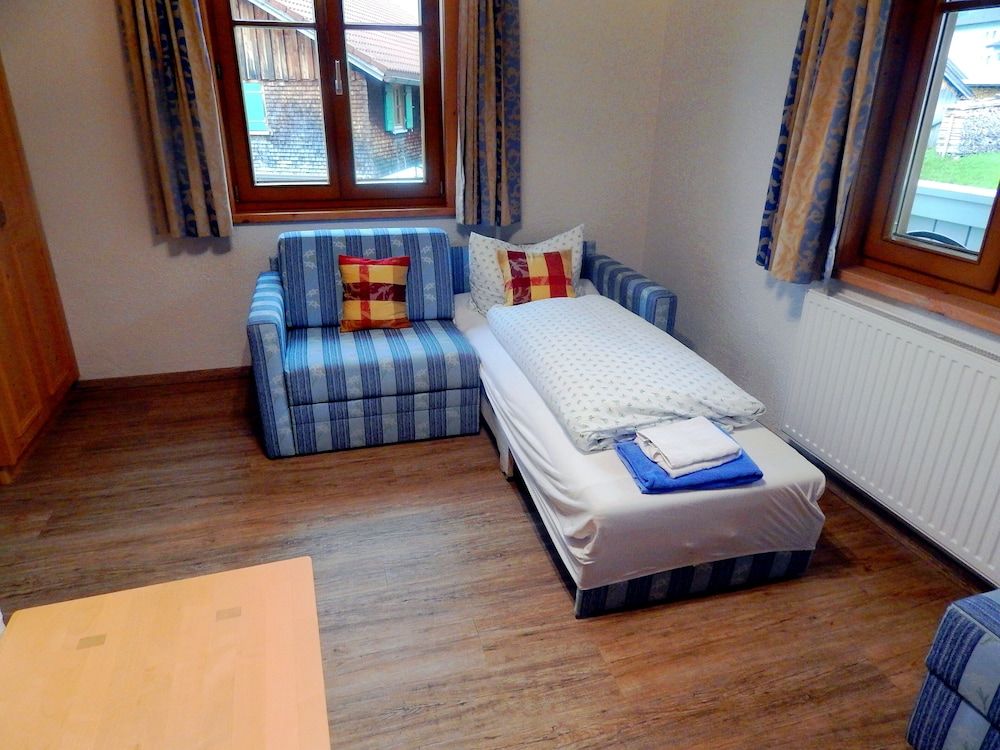 Family Room (F5A)
