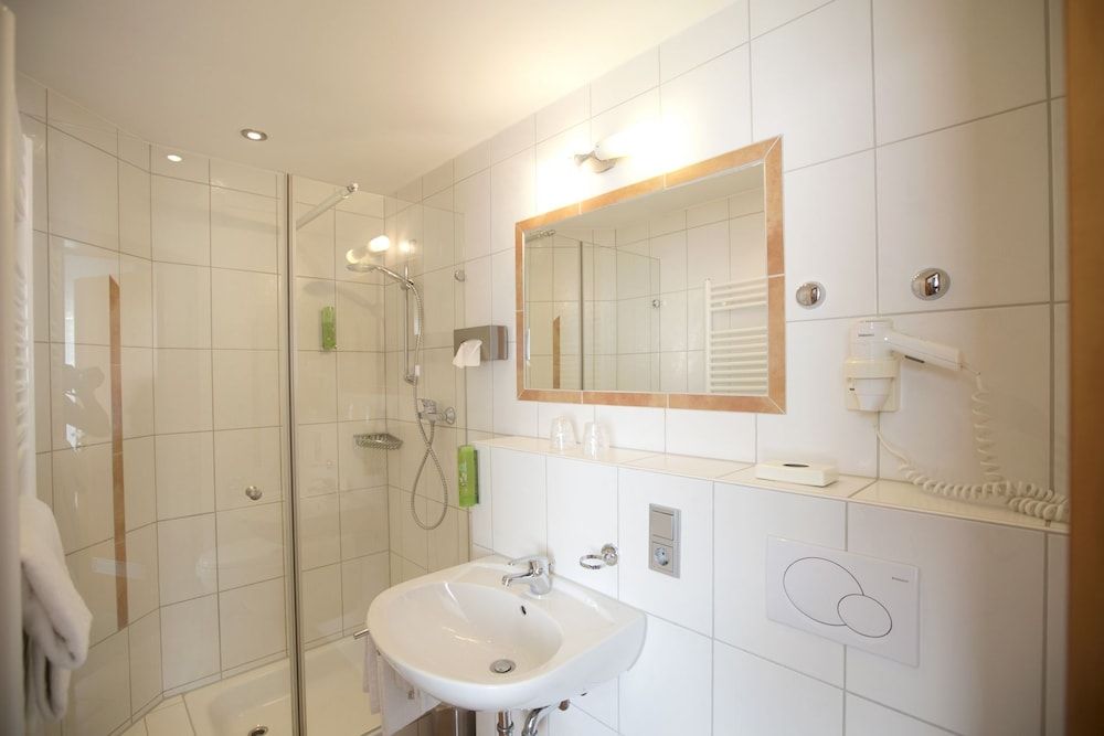 Neumaiers Hirsch Gasthof & Landhotel Comfort Single Room 2