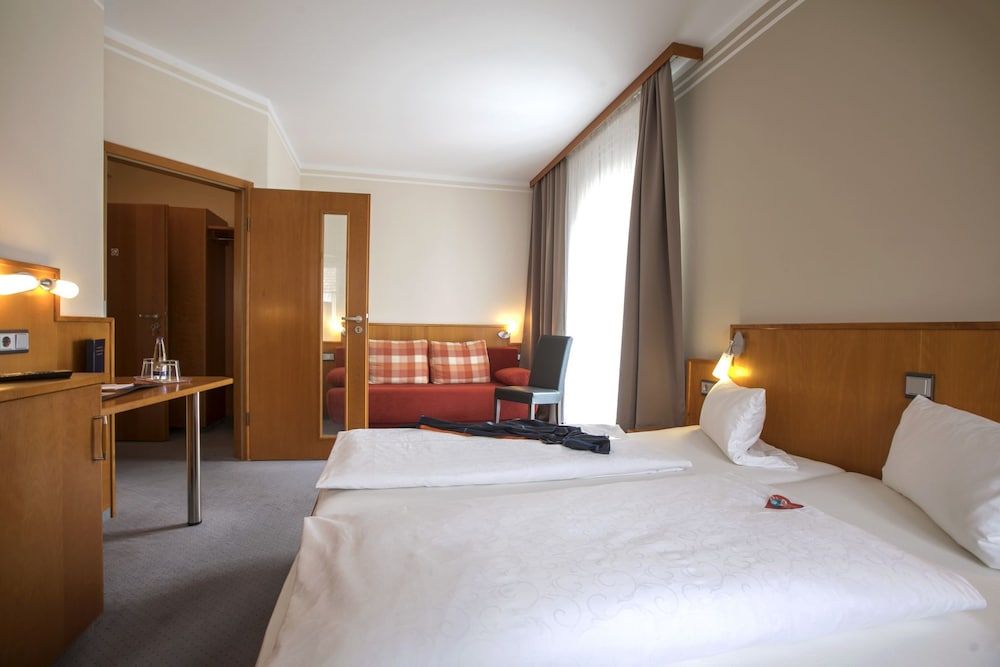Neumaiers Hirsch Gasthof & Landhotel Classic Quadruple Room