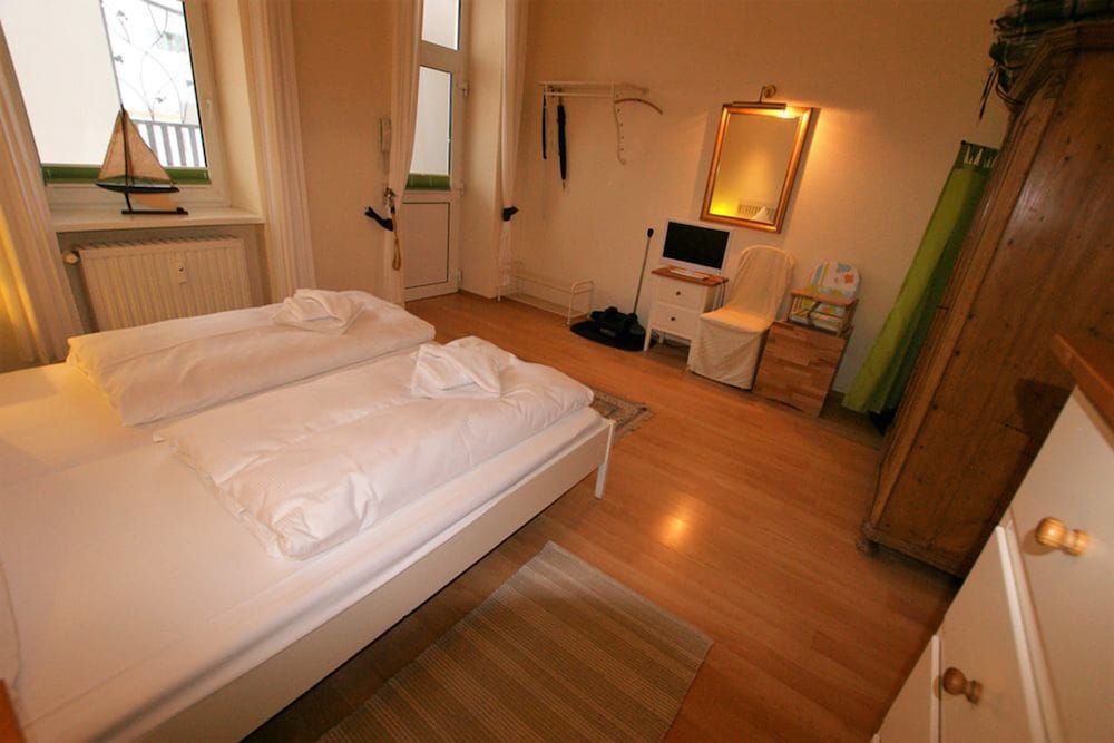 Apartment (No. 102)