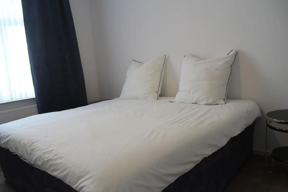 undefined Chillinghouse 9 7