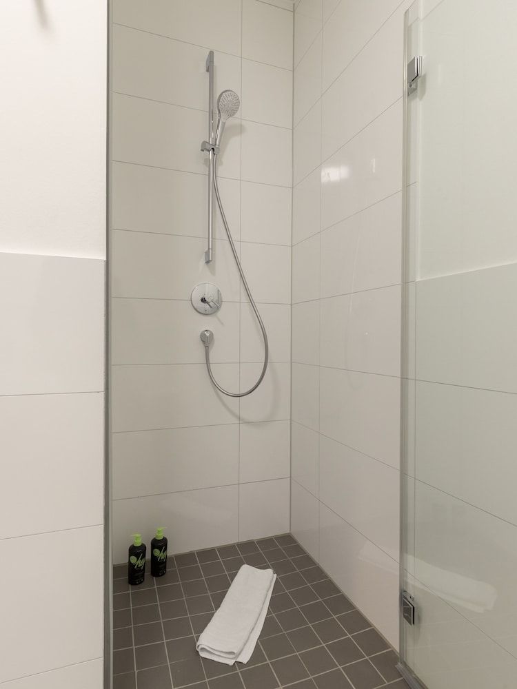 limehome Gütersloh Eickhoffstraße One-Bedroom Suite with balcony 8