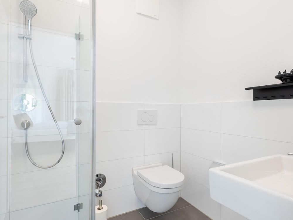 limehome Gütersloh Eickhoffstraße Suite XL with sofa bed 10