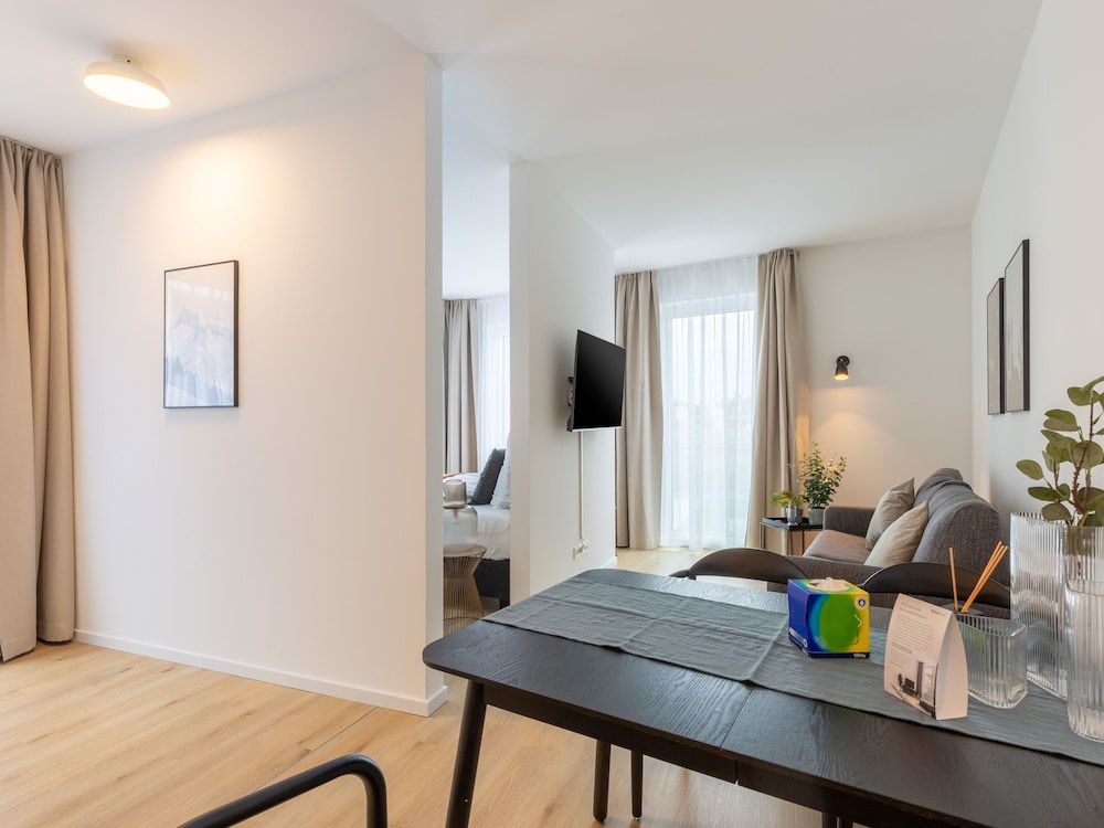 limehome Gütersloh Eickhoffstraße Suite L with sofa bed 8