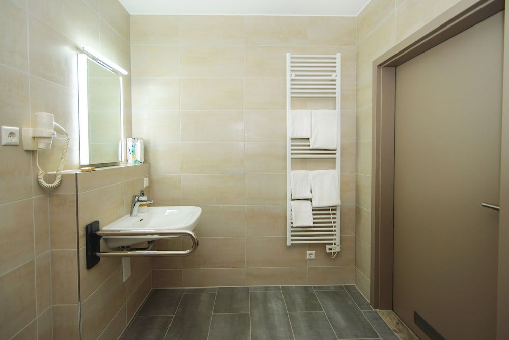 Hotel Filderhof Reutlingen Standard Double Room, Accessible 5